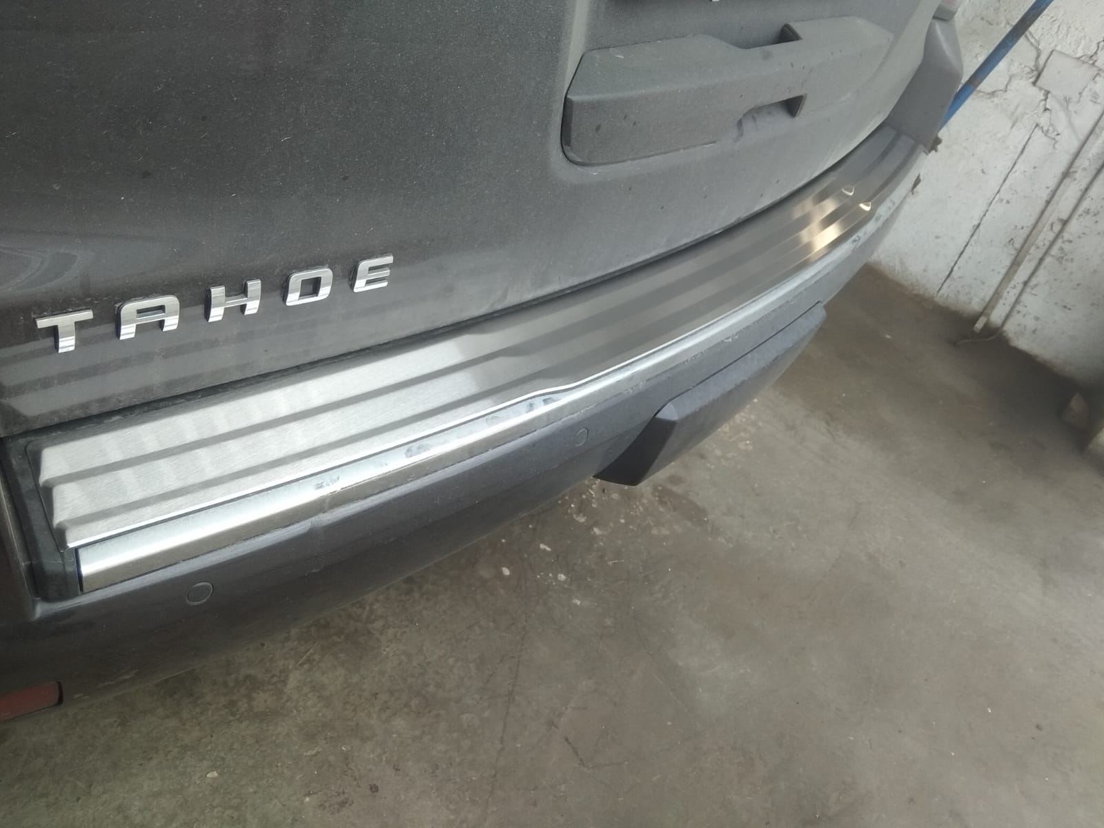 Хромированная накладка на порог 5-ой двери на Chevrolet Tahoe c 2015 по 2020 гг.