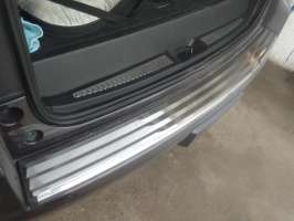 Хромированная накладка на порог 5-ой двери на Chevrolet Tahoe c 2015 по 2020 гг.